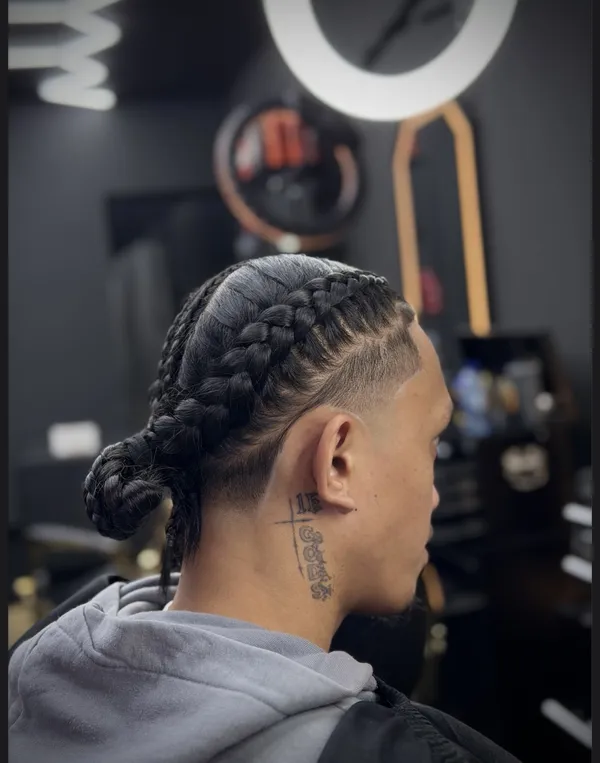 Vlechten met strakke fade, bij Hamak Barber